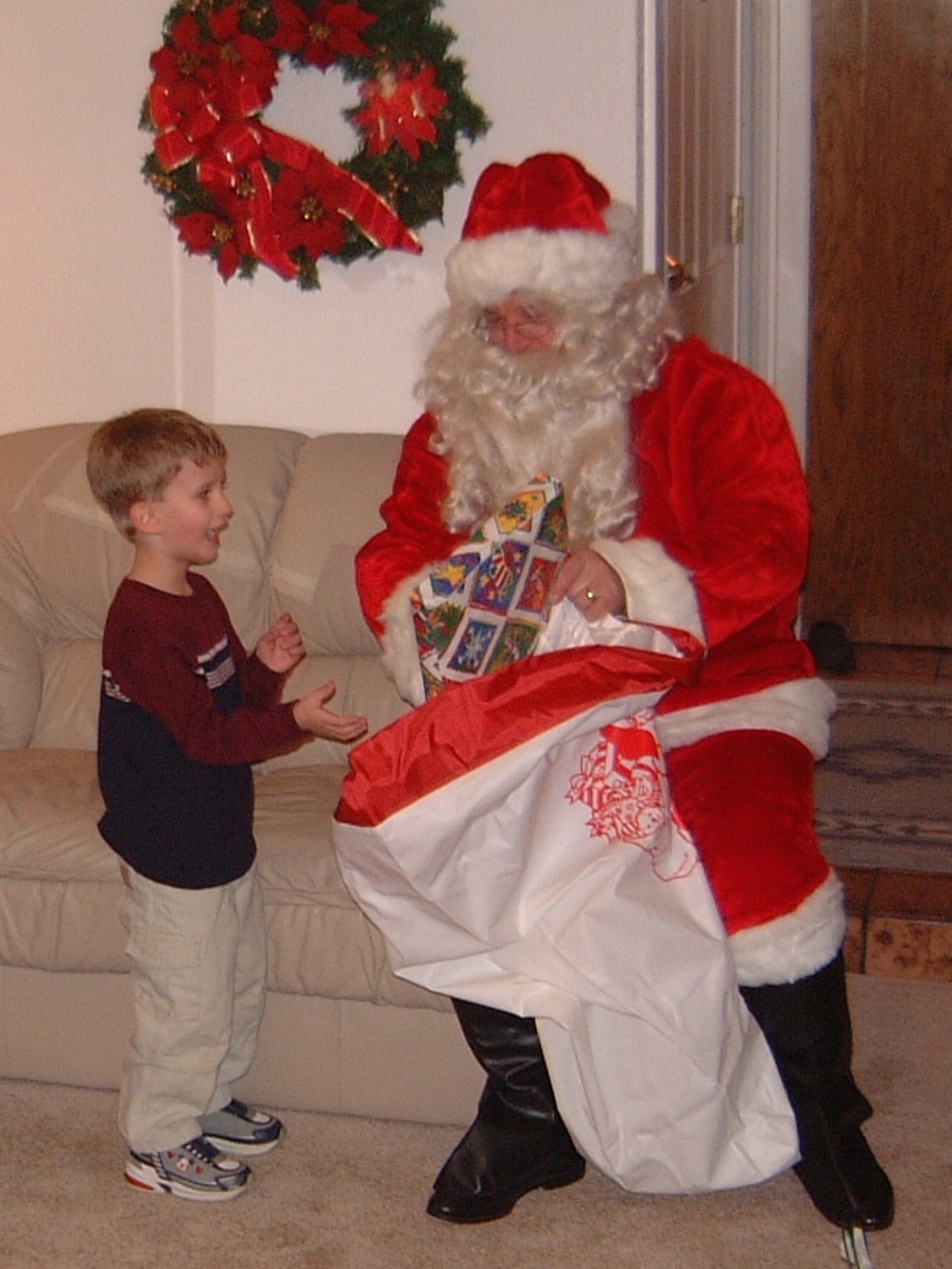 2003-12-24-19-Santa-Arrives.jpg